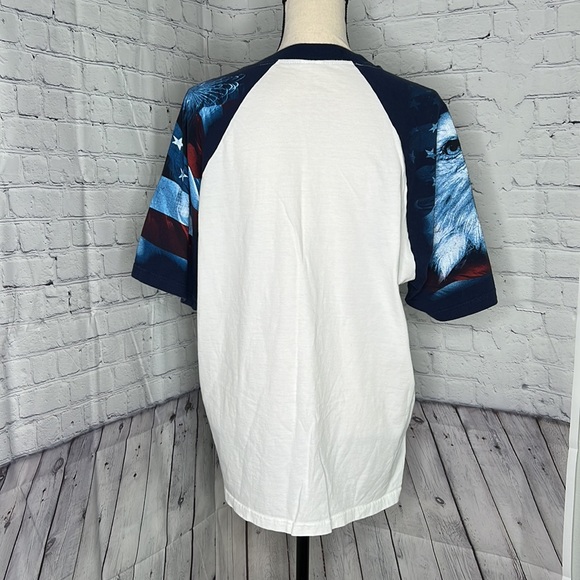 🇺🇸 Patriotic Tee with American Flag and Bald Eagle - Picture 5 of 11
